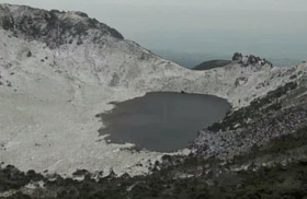 한라산 백록담 때아닌 ‘겨울풍경’