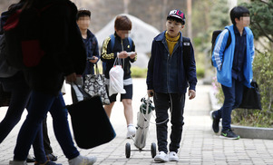 [포토] 산소호흡기 끌고 등하교하는 성준이