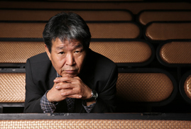 연출인생 40년…“총 든 햄릿, 다시 무대 올려보고 싶어”