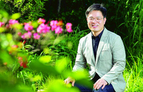 “문학은 그 자체로 신성하거나 숭고한 것 아냐…중요한 건 진실!”