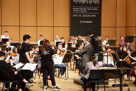 거장의 한수…“단원들이 지휘자 영혼을 보게 하라”