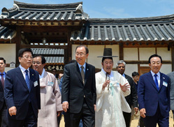 안동 찾은 반기문 “모두 함께 나라 발전 위해 나아가자”
