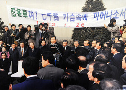 “개표날 새벽 남편 ‘정계 떠나겠소’에 눈물만”