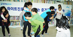 환자 기저귀 갈기·목욕보조 등 봉사활동