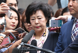 검찰, 롯데 신영자 이사장 구속영장…뒷돈 30억·횡령 40억