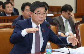 고용부 장관 “현대차 노조, 협력업체 열정페이 요구” 비난… 노조 “재벌 요구만 대변” 반발