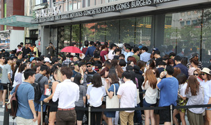 ‘쉐이크쉑 버거’ 한국 오픈 앞두고 1천500명 밤새