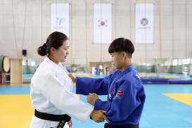 정아현 “맘속 신의 가르침을 받다니…신기해요”