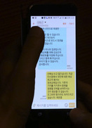 [포토] 최운열과 김상곤 문자메시지 보는 김종인