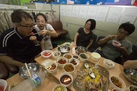 갑을오토텍 노동자들의 ‘슬픈 집밥’…“또 먹을 수 있을지”