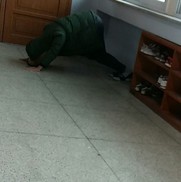 엎드려뻗쳐 하고 체벌, “○○새끼야” 욕설…아직 이런 학교가