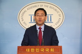 주호영 “친박은 오더, 비박은 호소”