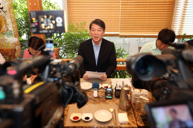 광주에 간 안철수 “대선주자들에 문호 활짝 개방”