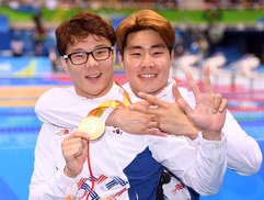 3관왕의 미소…도쿄선 4관왕 도전해 볼까요?