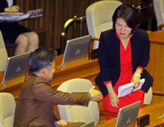 [포토] 때리지 말고 말로 합시다!!