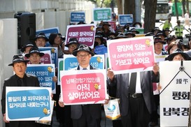 “남북경협 살려내라” 경협 기업인들 상복집회   