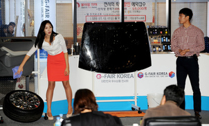 중소기업 전시회장서 이색 홍보대결 