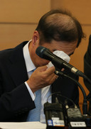 김병준, 전날엔 웃고 오늘은 울먹