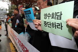 “이러다 광장서 돌팔매 맞을 것” 의총 성토에 추미애 뜻 접어