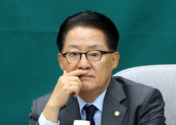 박지원 “대통령, ‘정면돌파’하려다 ‘후면 퇴진’할 수도”