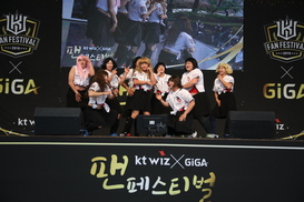 [포토] 트와이스로 변신한 KT위즈 신인선수들
