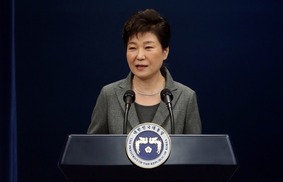 [한겨레 사설] 박 대통령, ‘간교한 술책’으로 퇴진 모면할 수 없다