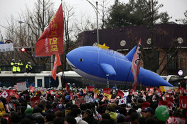 광화문 ‘세월호 고래’ 메고 다닌 사람은 누구? 