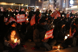 춘천 “박근혜는 즉각 퇴진, 황교안·김진태는 사퇴”