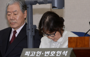 법정에 선 최순실 “태블릿 피시 감정 필요” 주장