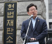 “이재명이 더 뜨기엔 조기경선 활주로가 짧다”