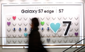 ‘안팎 악재’ 삼성전자, 4분기 영업익 9조2천억 ‘깜짝 실적’