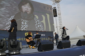 단원고서 울며 노래한 이상은 “세월호에 관심, 정말 다행”