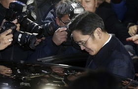 특검 “이재용 구속영장 재청구 검토”