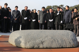 반기문 “사람사는 사회 위해 헌신한 노무현 대통령에 경의”