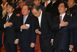 [포토] 반기문, 또 아차차…