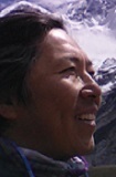 [덕기자 덕질기 1] 외로우니 혼자 걷는다 / 조현