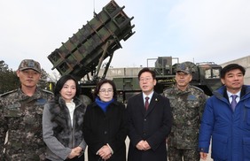 한발 뒤처진 이재명, 그래도 ‘마이 웨이’