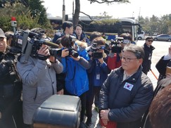 조원진, 청와대 찾았지만…박 전 대통령 못 만나고 발길 돌려