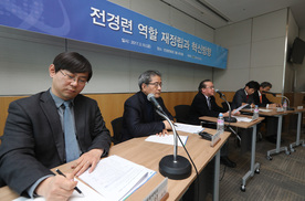 전경련 혁신토론회 ‘해체-존속’ 주장 정면충돌