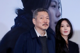 홍상수 감독, 아내와 이혼 못한다…법원서 소송 기각