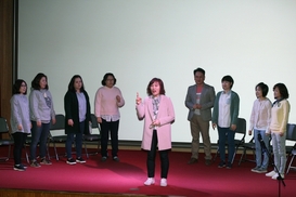 자녀 교육 애환, 학부모들이 연극으로 공연