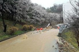 큰 봄비에 경남 창원·하동 산사태