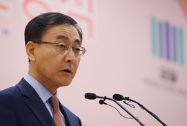 김수남 검찰총장, 문재인 대통령에 전격 사의 표명