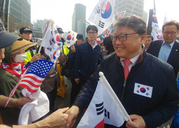 조원진, 친박 집회서 ‘자유한국당 탈당’ 선언