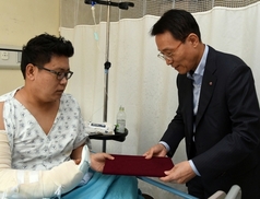 [현장에서] ‘낙성대 의인’ 도우려다…, 김영란법에 ‘우선 멈춤’