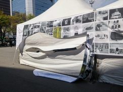 부산역 광장에 설치된 세월호 3주기 추모 시민분향소 훼손