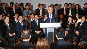 ‘집권뒤 협치구상’ 격돌…문재인 “연정” 안철수 “국민내각”