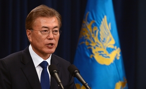문 대통령, 아베에 “국민 대다수 위안부 합의 정서상 수용 못해”