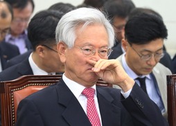 검찰, “문재인은 공산주의자” 고영주 이사장 수사 착수