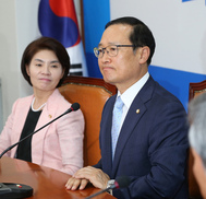 여당 민주당 첫 원내대표 경선…홍영표 대 우원식 양자대결